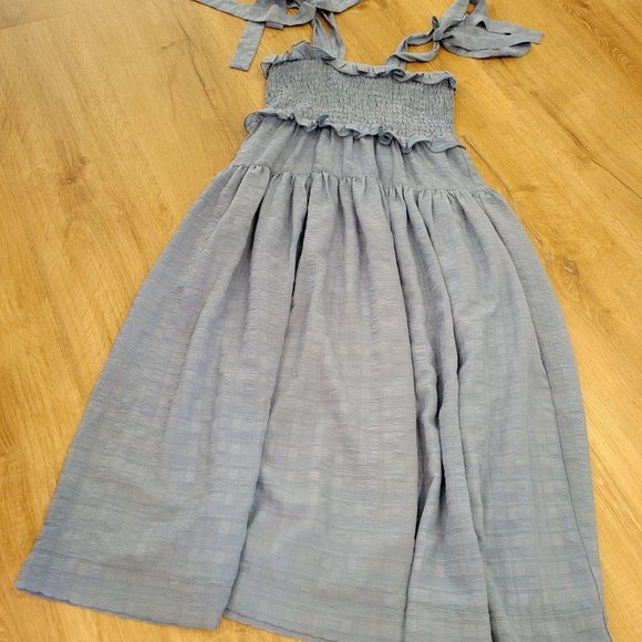 Elle Oh Elle denim blue smocked midi dress, size small - Picture 4 of 4